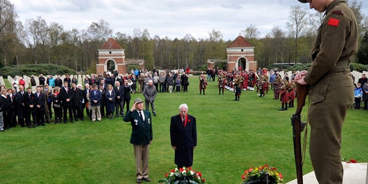 HoltensNieuws.nl 13 April Herdenking Canadese Erebegraafplaats 13 April Herdenking Canadese Erebegraafplaats gemeente