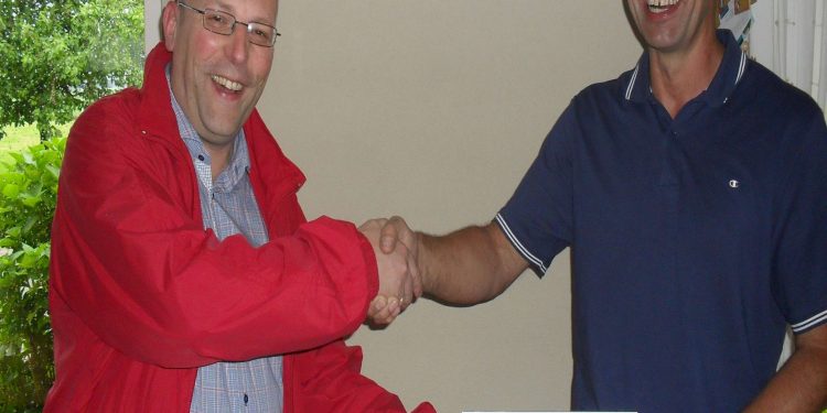 Uitreiking Hoofdprijs verloting v.v.Holten vvholten 