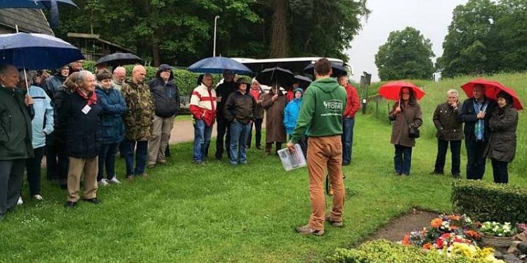 Battlefield-tour van stichting icb Holten canadese begraafplaats 