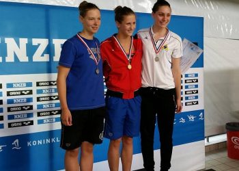 Mooie resultaten Holtense zwemsters tijdens Overijsselse Kampioenschappen sterre mooiweer 