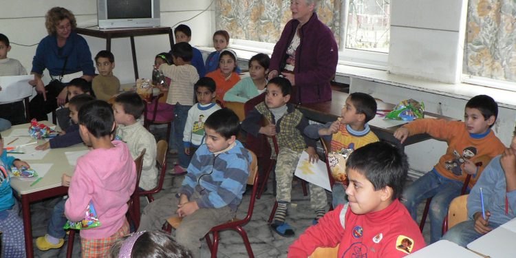 HoltensNieuws.nl 30 holtens jongeren schilderen weeshuis in Roemenië 30 holtens jongeren schilderen weeshuis in Roemenië