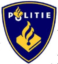 Vrachtwagen rijdt gebouw binnen politie brandweer aanrijding 