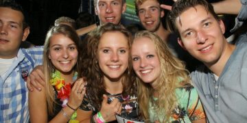 HoltensNieuws.nl Winnaar quiz Badmintonclub Holten Winnaar quiz Badmintonclub Holten quiz kulturhus Jubileum badmintonclub
