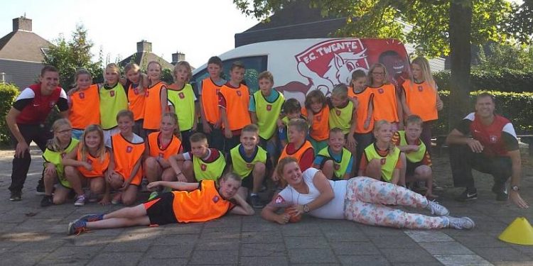 FC Twente Schooltour op bezoek bij De Haarschool haarschool 