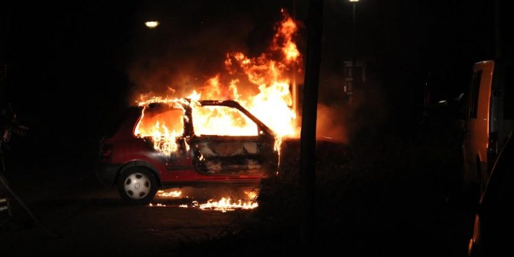 HoltensNieuws.nl Wederom autobrand in Holten Wederom autobrand in Holten brandweer