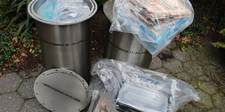 Tijdcapsules Wereldtijdpad klaar voor 2064 oudheidkamer gemeente 