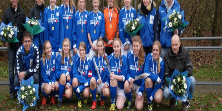 HoltensNieuws.nl Blauwwit meisjes B1 kampioen! Blauwwit meisjes B1 kampioen! voetbal blauwwit
