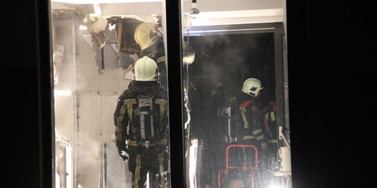 HoltensNieuws.nl Woningbrand aan de Vianenweg Woningbrand aan de Vianenweg brandweer