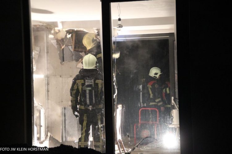 Woningbrand aan de Vianenweg brandweer 