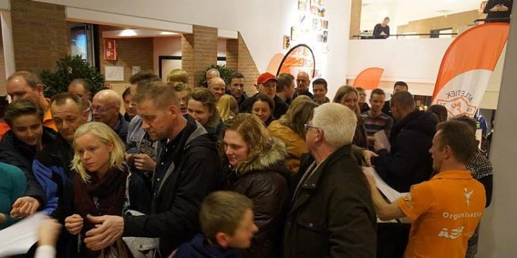 Belangstelling groot tijdens lotingsavond Triathlon Holten triathlon kulturhus 