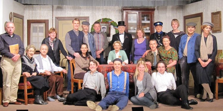 HoltensNieuws.nl Jubileumvoorstelling 70-jarige Toneelclub O.C.H. Jubileumvoorstelling 70-jarige Toneelclub O.C.H. politie Jubileum bibliotheek