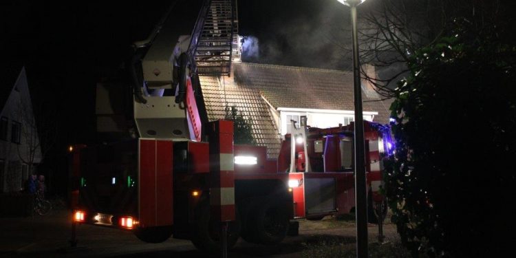 HoltensNieuws.nl Schoorsteenbrand Erve Teeselink Schoorsteenbrand Erve Teeselink brandweer
