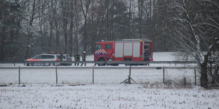 Eenzijdig ongeval op de A1 brandweer aanrijding 