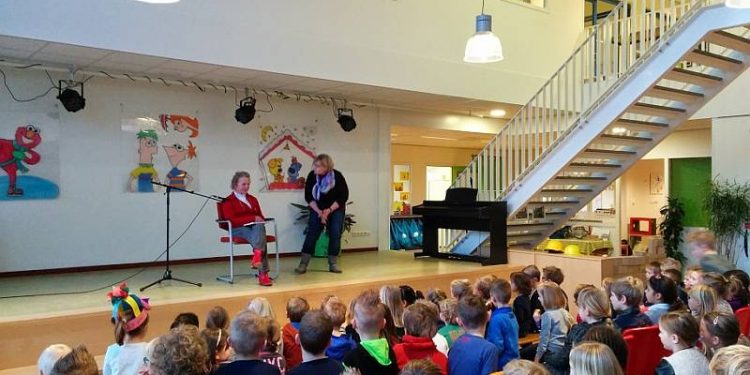 HoltensNieuws.nl Startsein Nationale voorleesdagen op Holterenk Startsein Nationale voorleesdagen op Holterenk