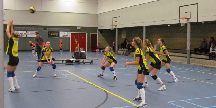 Mooie overwinning volleybal meiden B1 mintonette 