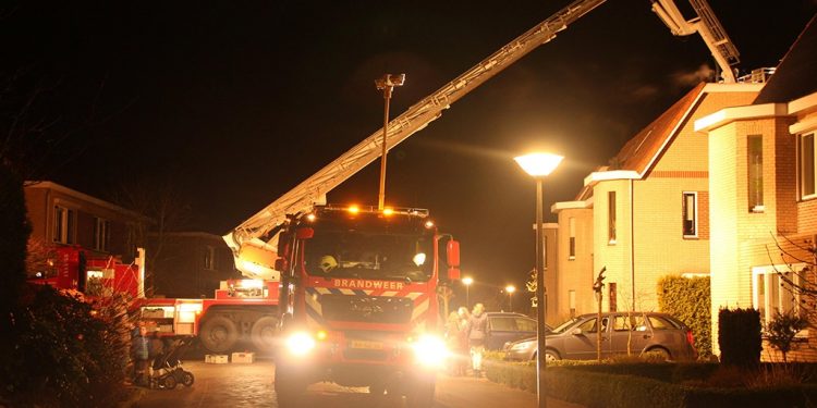 Schoorsteenbrand aan de Vicarie brandweer 