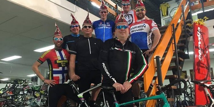 Fienpreuvers vullen maandag van carnaval wederom met een wereldrecord poging toontje fienpreuvers carnaval bie toontje 