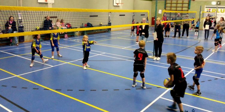 Mintonette jongste meidenteam voor het eerst in het veld mintonette 