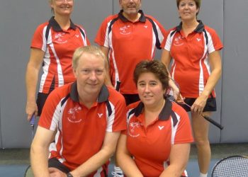 Badmintonclub Holten in nieuw jasje badmintonclub 