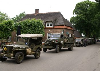 Veel belangstelling voor grote herdenking Canadese begraafplaats. muller canadese begraafplaats 