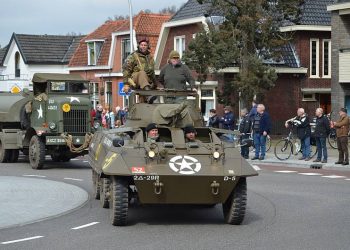 Veel belangstelling voor grote herdenking Canadese begraafplaats. muller canadese begraafplaats 