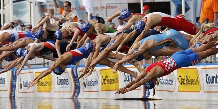 Triathlon zwemtraining bij ZPC Twenhaarsveld triathlon atletiekvereniging 
