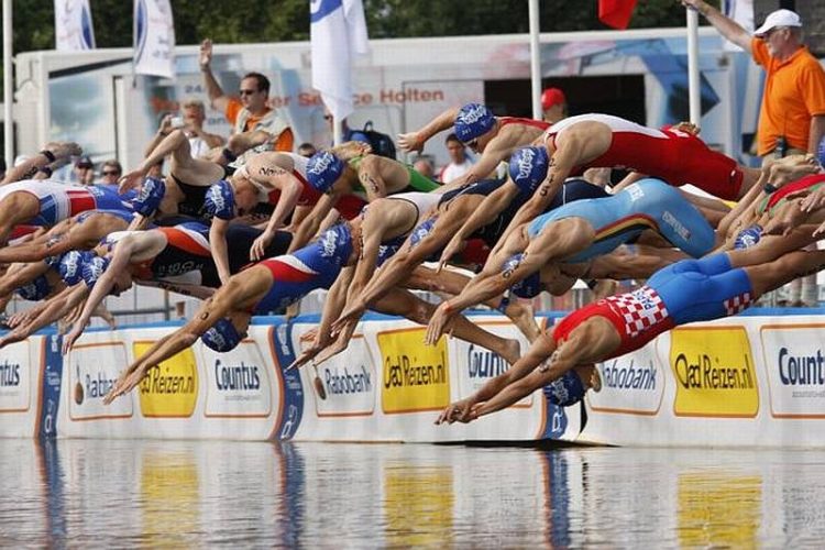 Triathlon zwemtraining bij ZPC Twenhaarsveld triathlon atletiekvereniging 