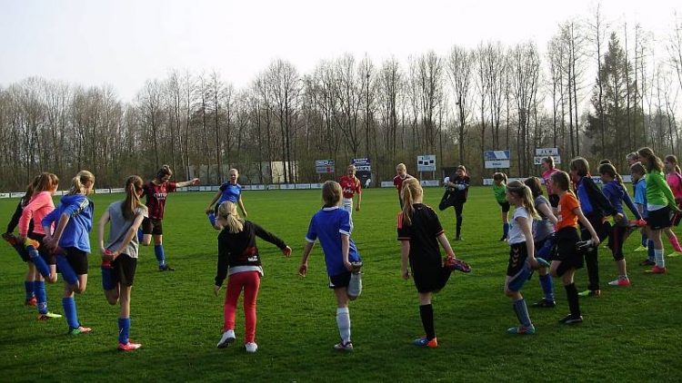 VoetbalClinic bij Blauw Wit ’66 in Holten voetbal blauwwit 