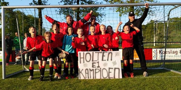 HoltensNieuws.nl Holten E1 kampioen 1e klasse! Holten E1 kampioen 1e klasse!