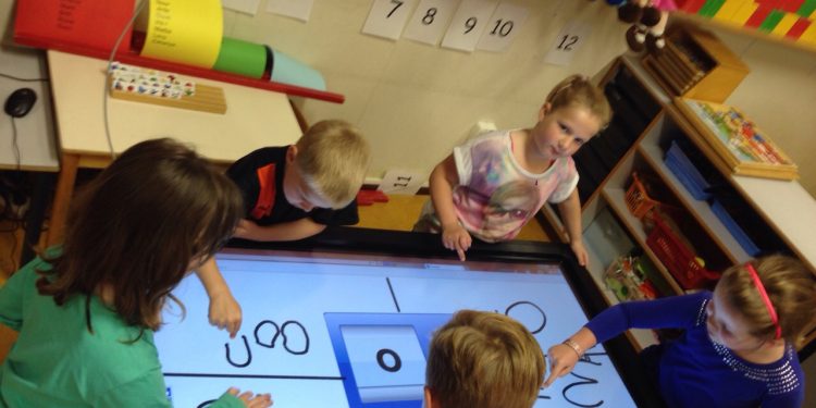 HoltensNieuws.nl Tablets en nieuwe generatie schoolborden op De Regenboog Tablets en nieuwe generatie schoolborden op De Regenboog