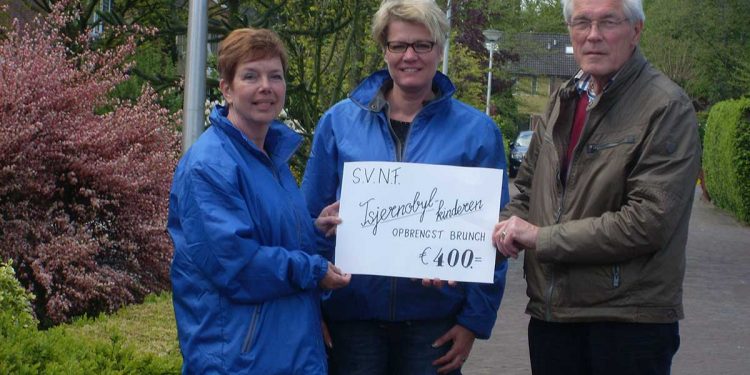 S.V.N.F. reikt € 400,- uit aan de Stichting Hulp aan Tsjernobyl-kinderen mac dondertman de hoolter deerns beuseberg 