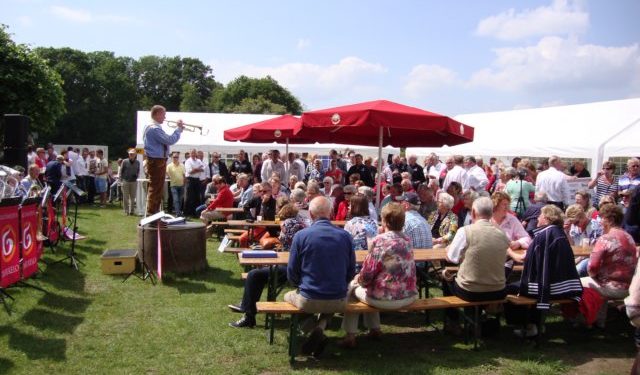 Koren zingen op het Bolderfestival in de Beuseberg hmv de hoolter deerns bolderfestival beuseberg 