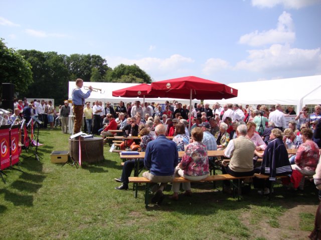 Koren zingen op het Bolderfestival in de Beuseberg hmv de hoolter deerns bolderfestival beuseberg 