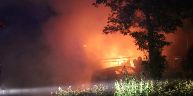 HoltensNieuws.nl Wederom camper uitgebrand Wederom camper uitgebrand politie brandweer