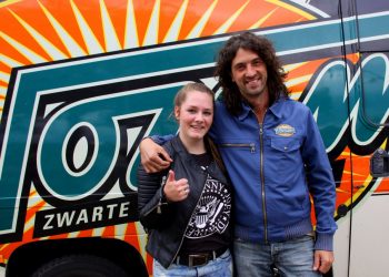 Tante Rikie als kassière bij AH Holten 