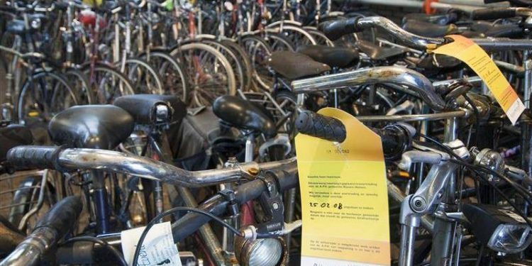 HoltensNieuws.nl Opruimen fietswrakken bij NS-station Opruimen fietswrakken bij NS-station gemeente