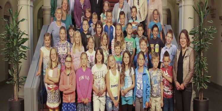 HoltensNieuws.nl Groep 5 van de Haarschool op bezoek bij premier Mark Rutte Groep 5 van de Haarschool op bezoek bij premier Mark Rutte haarschool