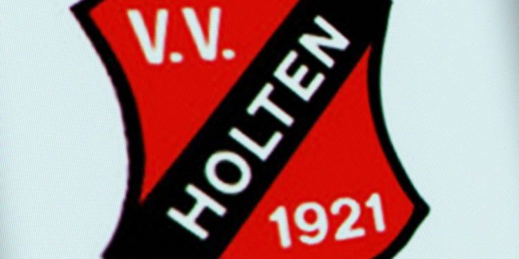 V.V.Holten wint topper tegen Haarle vvholten voetbal 