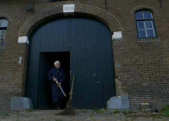 Strijd om grootste paasvuur laait weer op toontje paasvuur kulturhus bie toontje 
