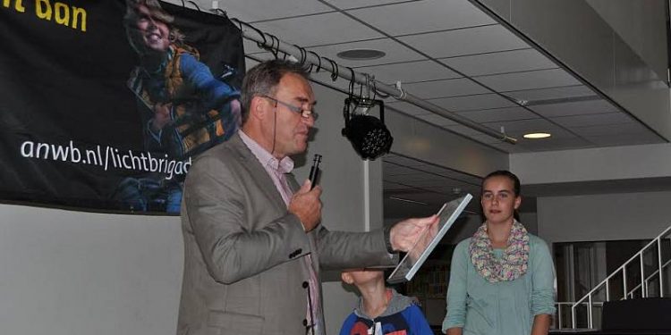 HoltensNieuws.nl Basisschool de Holterenk ontvangt verkeersveiligheidslabel Basisschool de Holterenk ontvangt verkeersveiligheidslabel gemeente