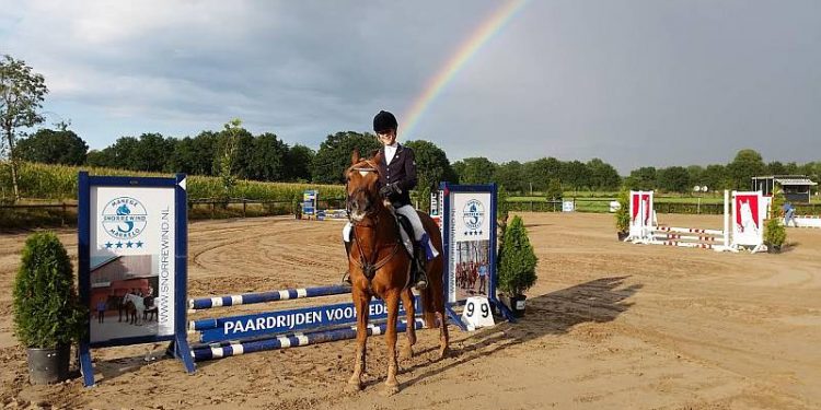 HoltensNieuws.nl Beslissende wedstrijd springcompetitie bij Snorrewind Beslissende wedstrijd springcompetitie bij Snorrewind snorrewind