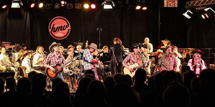 Indrukwekkende jubileumshow 70-jarige Holtense Muziekvereniging hmv 