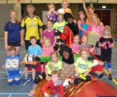 HoltensNieuws.nl Hoog bezoek bij CMV training volleybal vereniging Mintonette Hoog bezoek bij CMV training volleybal vereniging Mintonette smidsbelt mintonette