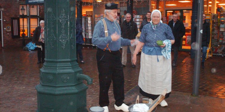 HoltensNieuws.nl Dorpspomp Holten eindelijk weer terug Dorpspomp Holten eindelijk weer terug
