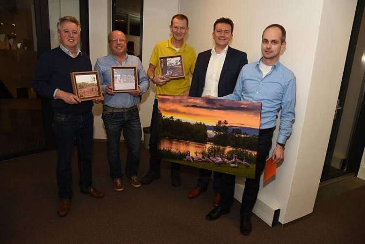 Prijsuitreiking winnaars fotowedstrijd gemeente 