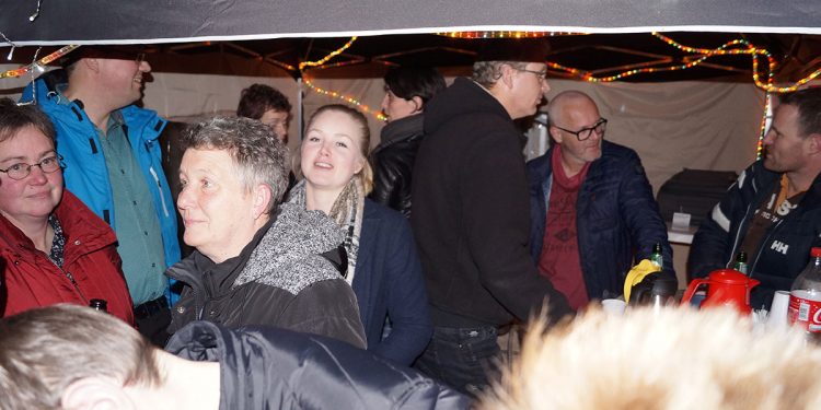 HoltensNieuws.nl Vinylgroep Köllingserf draait 273,00 euro bij elkaar Vinylgroep Köllingserf draait 273,00 euro bij elkaar
