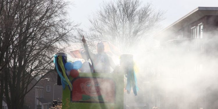 HoltensNieuws.nl Carnavalsoptocht 2016 Carnavalsoptocht 2016