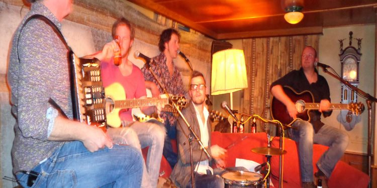 Café – avond met “De Bankdirecteuren” in Het Bonte Paard Dijkerhoek. dijkerhoek bonte paard 