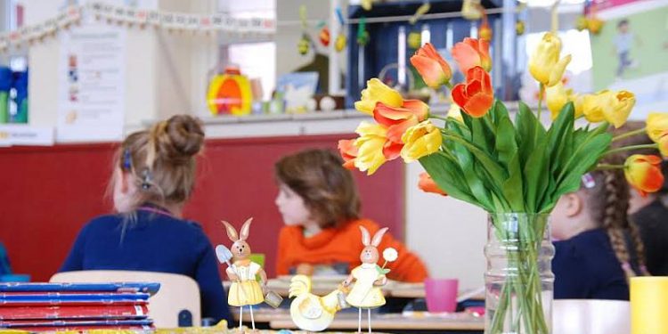 Samen een eitje tikken op De Regenboog tastoe nijkamp 