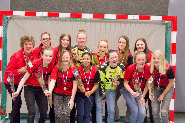 Meisjes C 1 H.V. Holten ongeslagen kampioen! hv holten 